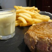 Le pavé de rumsteak et sa sauce au maroilles Le pavé de rumsteak et sa sauce au maroilles